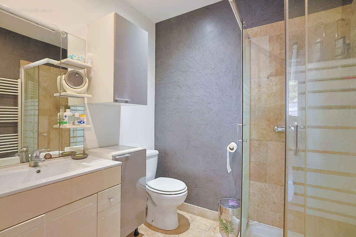 Commerce à LA SEYNE-SUR-MER