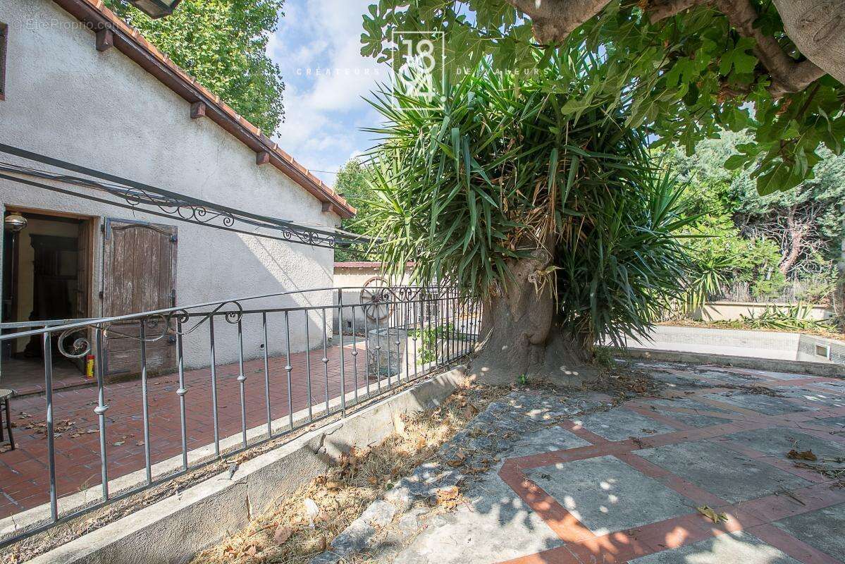 MARSEILLE 14ᵉ – Le Canet  Maison familiale 127 m² avec garage, jardin et piscine – Fort potentiel - photo 18