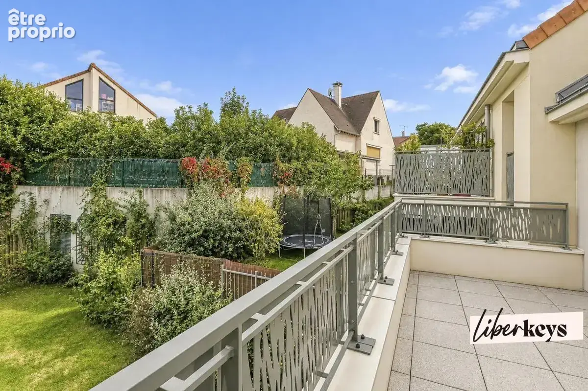 Appartement traversant avec balcon exposé Sud - Dernier étage dans résidence calme et récente - photo 2