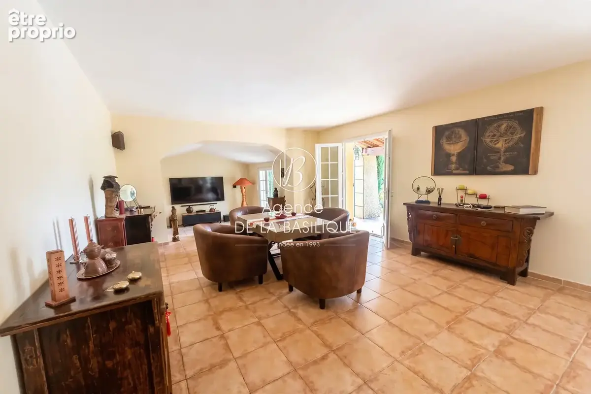 Maison 5 pièces 150 m² à vendre à Saint-Maximin-La-Sainte-Baume (83470) - photo 4