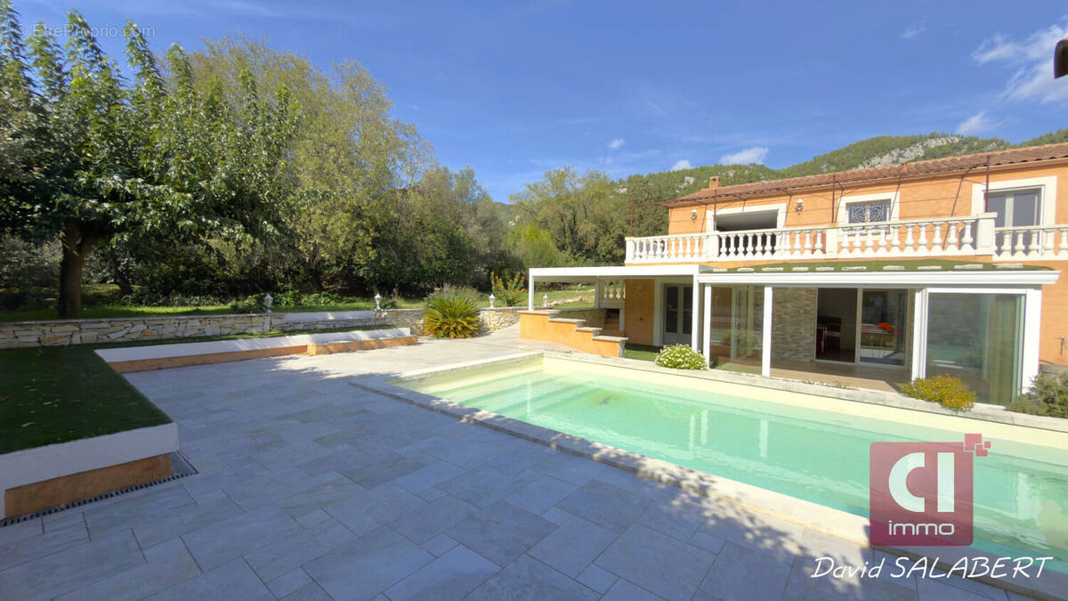 Maison à CUGES-LES-PINS