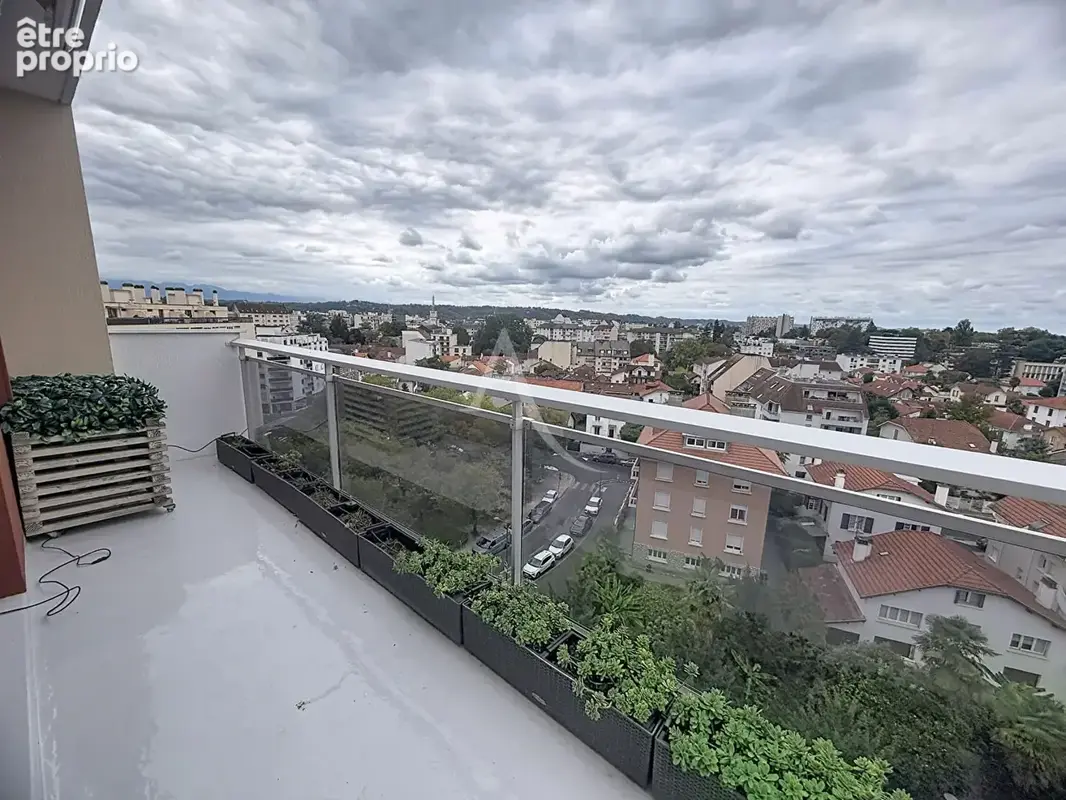 Place  Peyroulet appartement Pau 4 pièce(s) balcon terrasse véranda et parking - photo 5