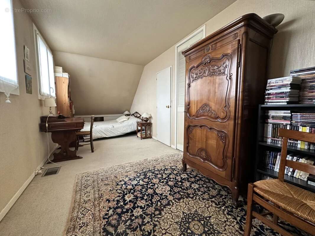 Maison à LE MESNIL-SAINT-DENIS