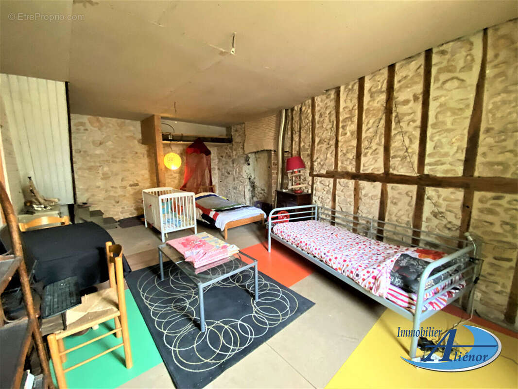 Maison à SAINT-PARDOUX-LA-RIVIERE