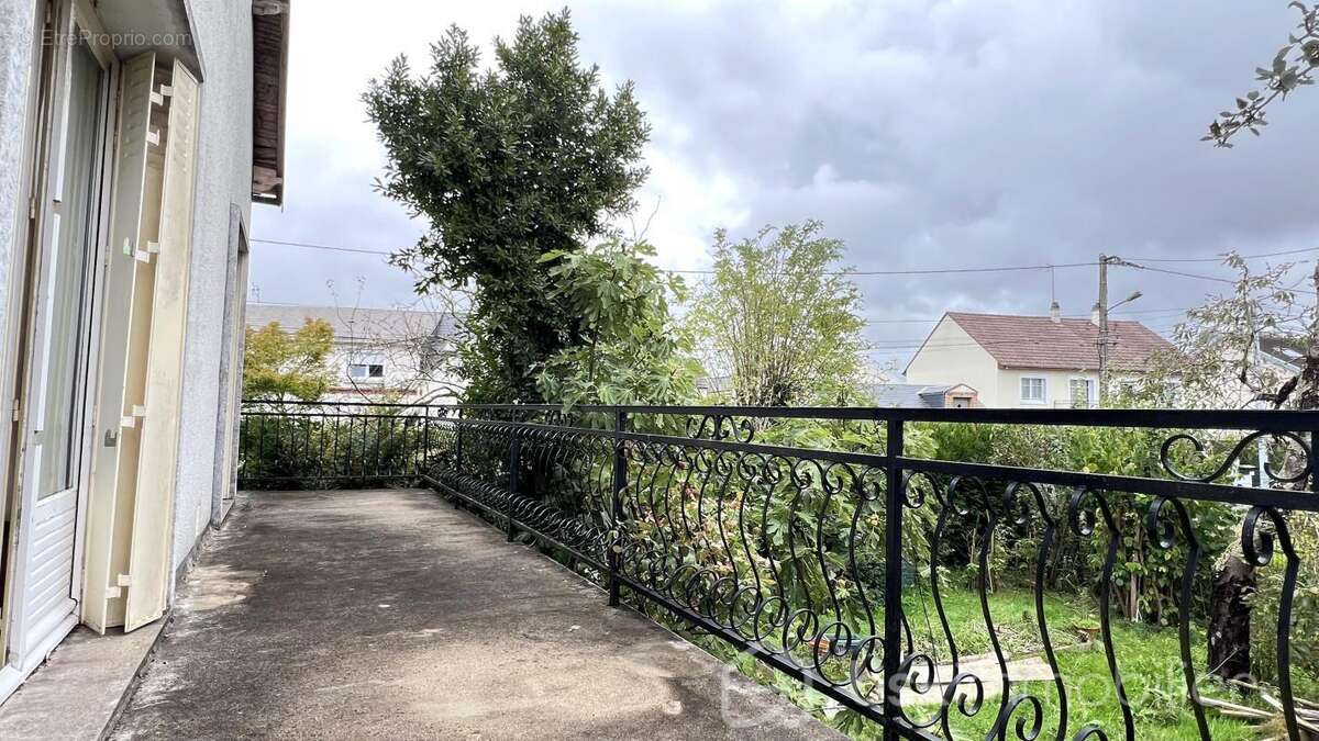 À VENDRE : Maison Individuelle de 142 m²  à  Fleury-les-Aubrais - photo 6