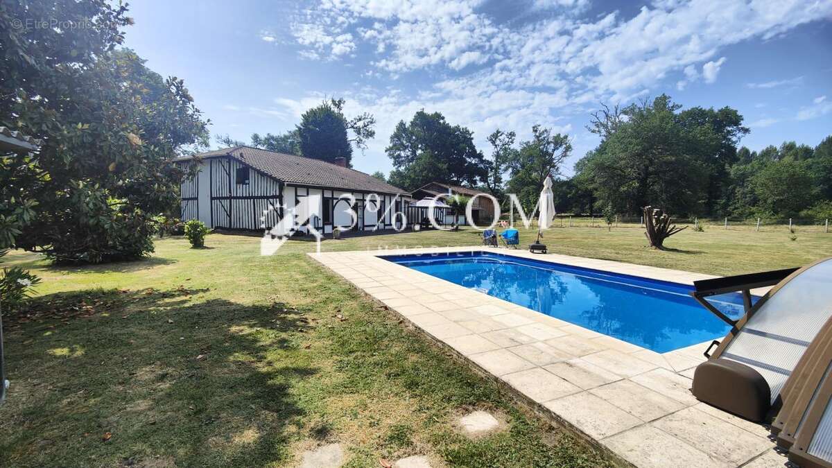 Maison à LUXEY