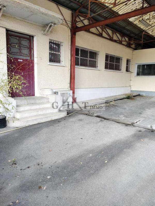 Commerce à SAINTE-SAVINE