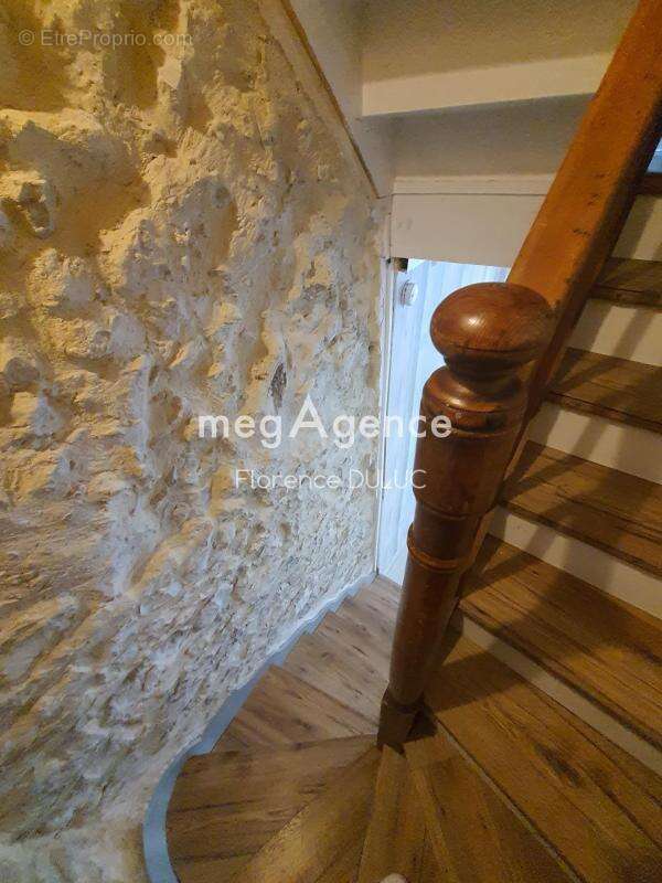 Maison à SAINT-JEAN-D'ANGELY