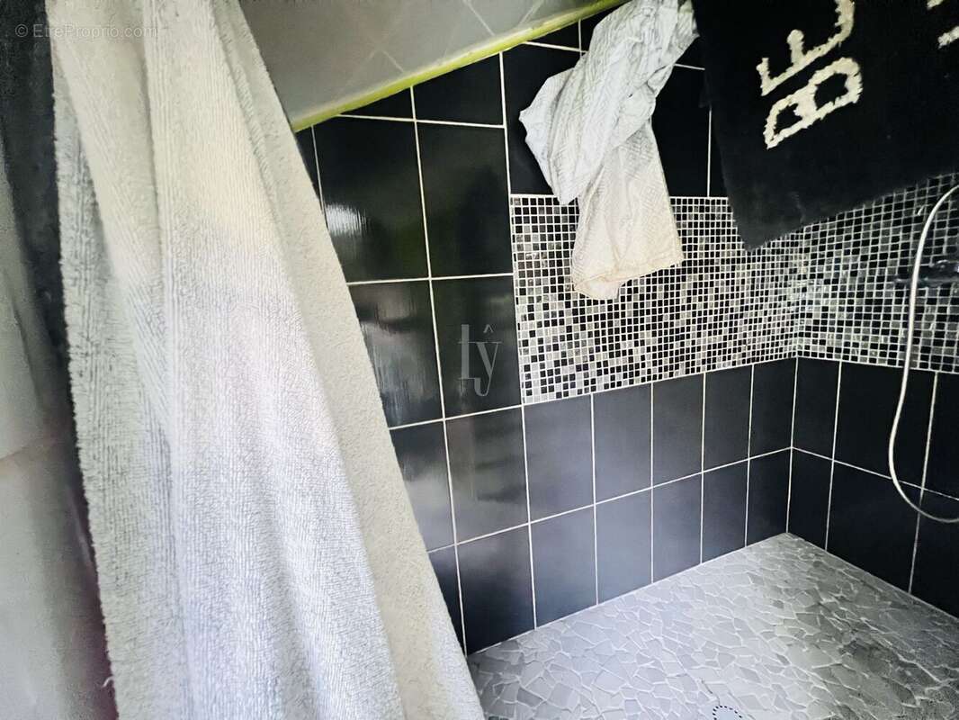 Maison à LA JONCHERE-SAINT-MAURICE