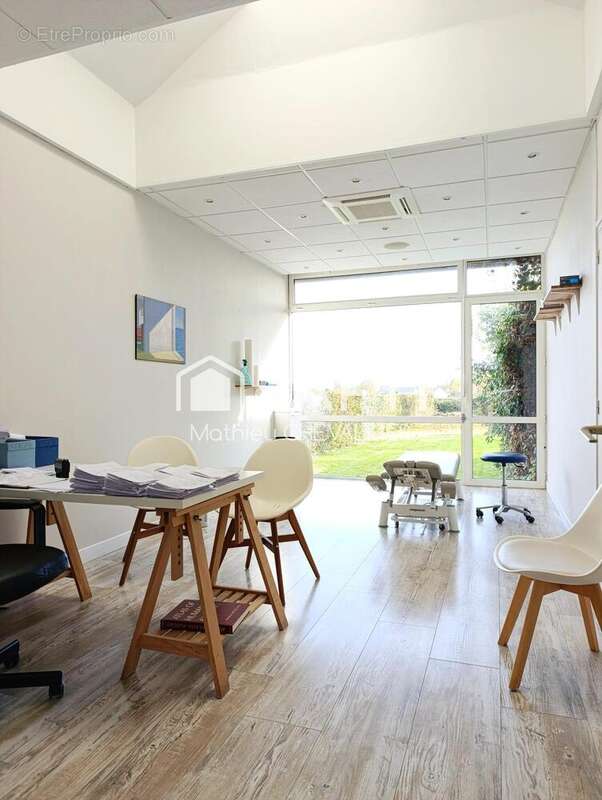 Photo 3 - Commerce à FEUQUIERES-EN-VIMEU