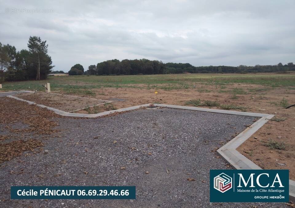 Terrain à MEES