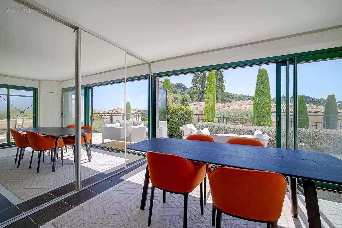 Appartement à MOUGINS