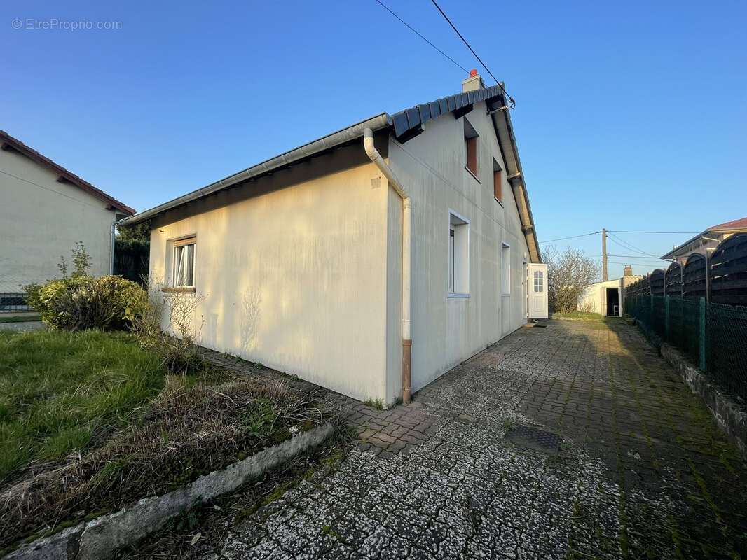 Maison à AUDUN-LE-ROMAN