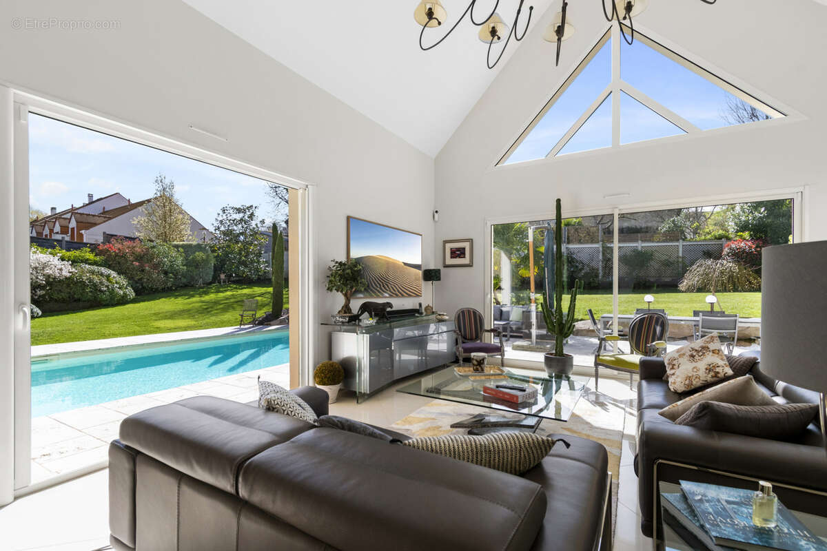 Maison à MORAINVILLIERS