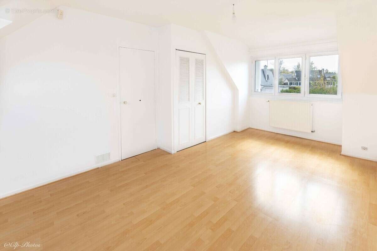 Maison à LE MESNIL-SAINT-DENIS