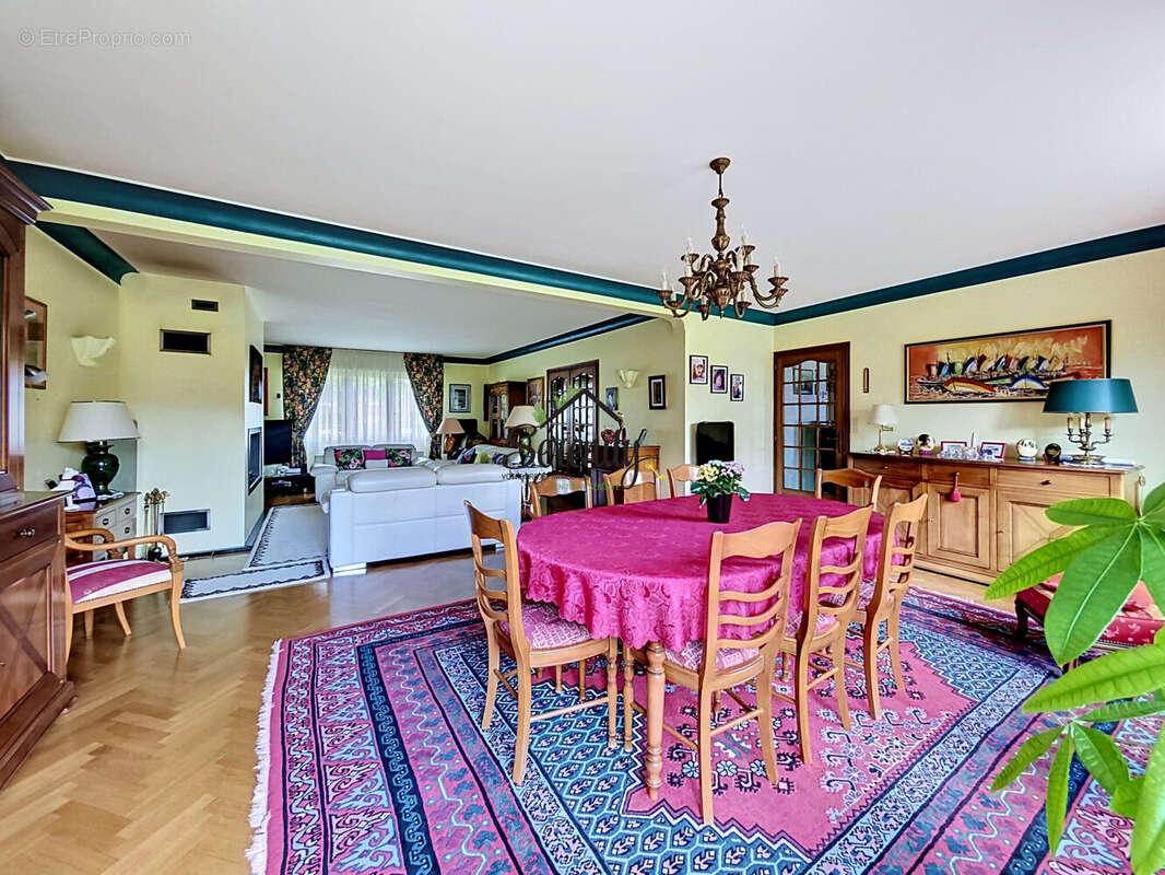 Maison 257 m² à Oignies  - photo 2