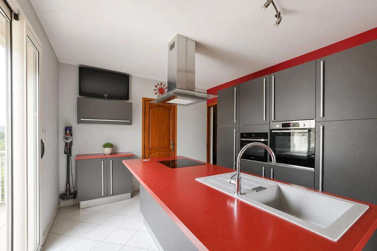 Maison avec piscine, 5 pièces, Saint-Hilaire-de-Brethmas - photo 4