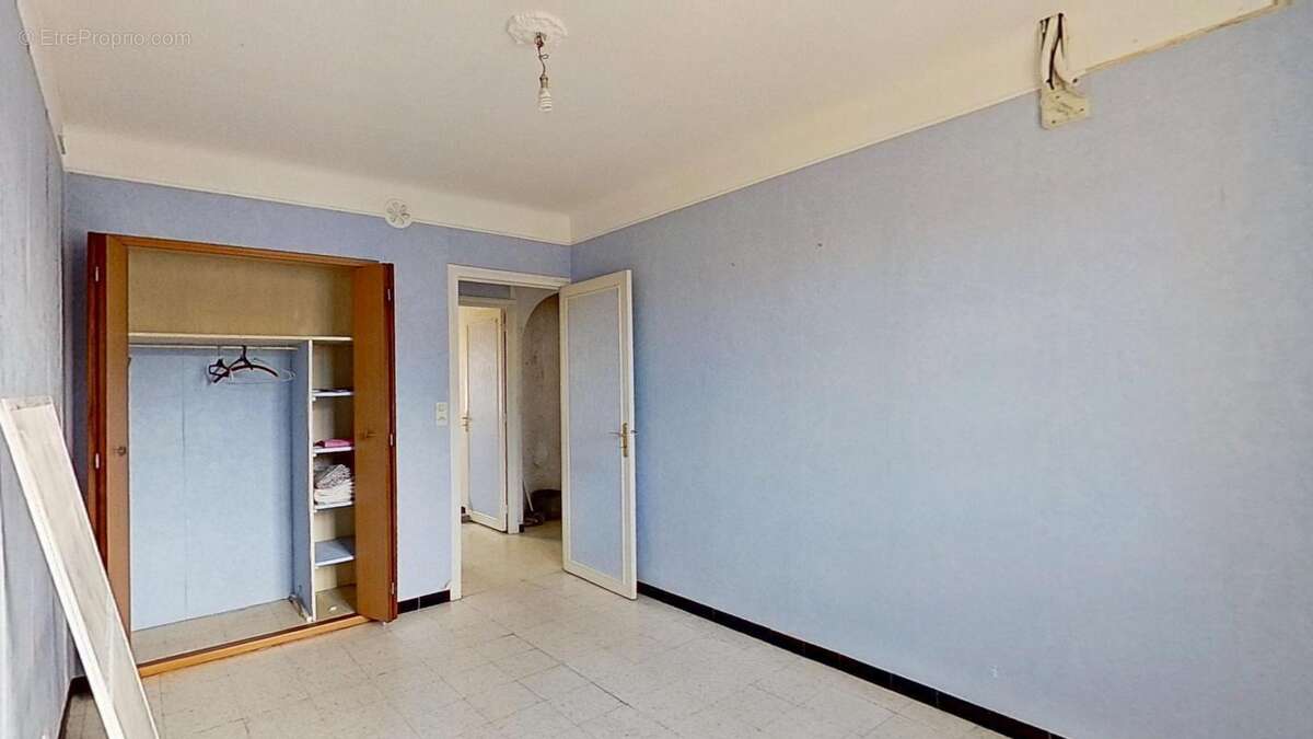 Maison à SAINT-LAURENT-DE-LA-SALANQUE