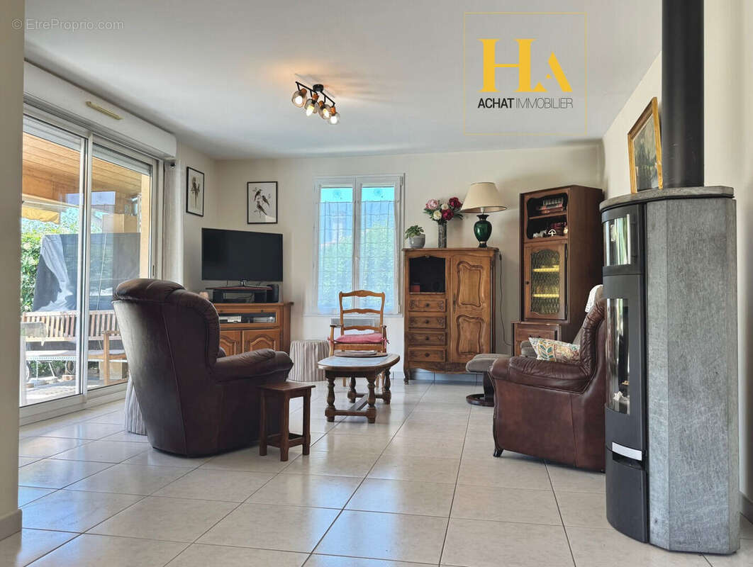Maison Familiale 130m2, Jardin 1.011m2, 6 pièces, 5 Chambres, Piscine, Garage, Carport - photo 5