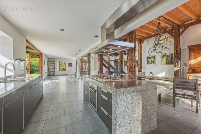 Maison à SAINT-GENIS-POUILLY