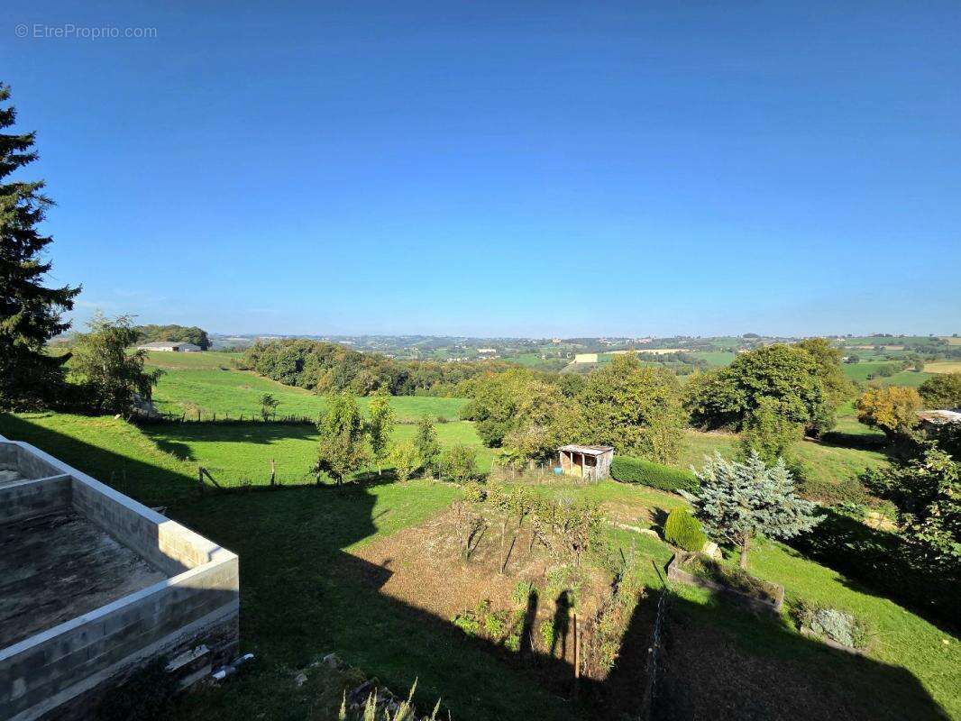 Maison à BARAQUEVILLE