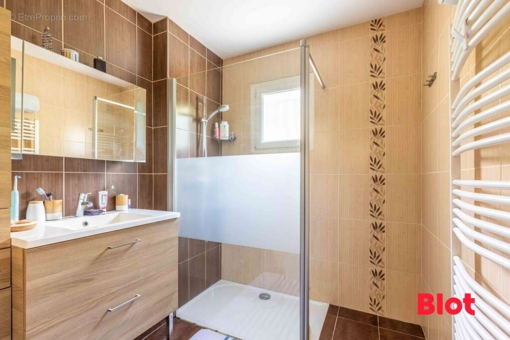 Maison à MONTREUIL-LE-GAST