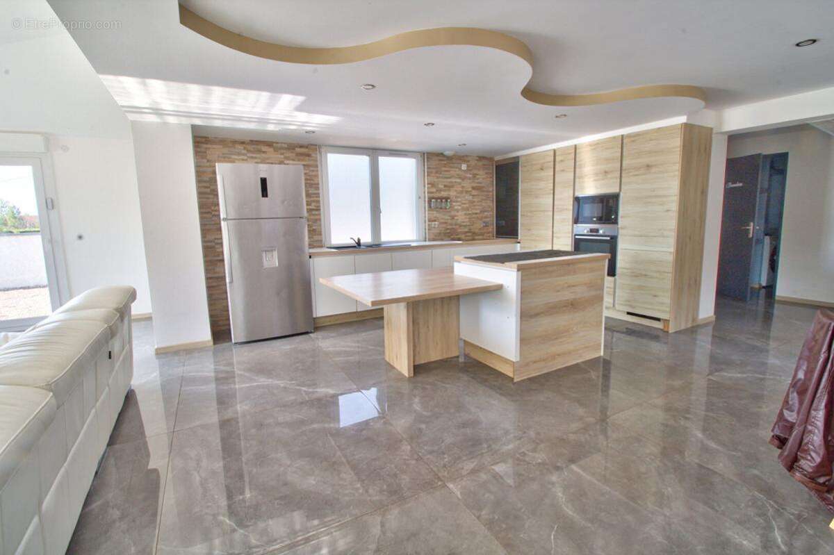 Maison à COMMENAILLES