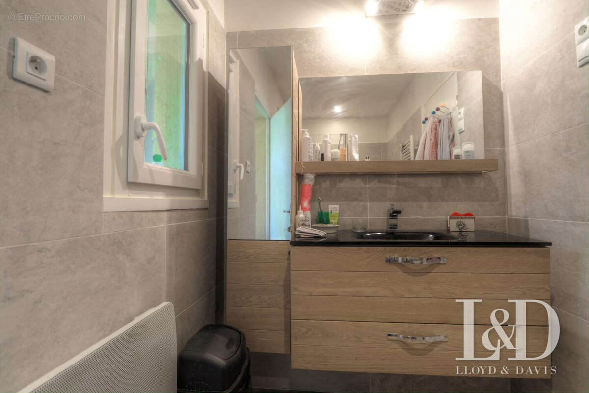 Maison à MEJANNES-LE-CLAP