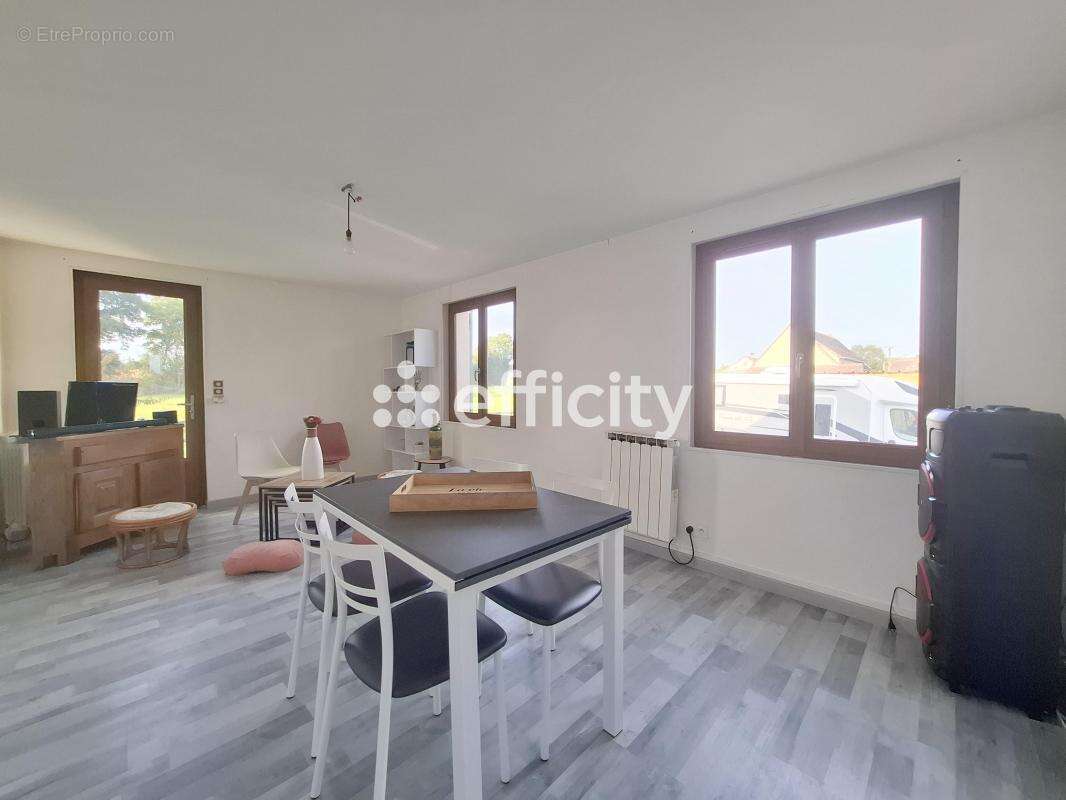 Maison à CONDE-SUR-HUISNE