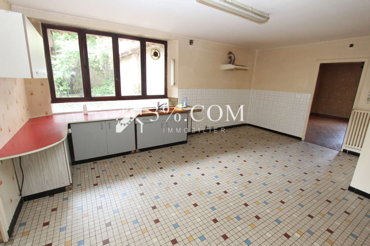 Maison 8 pièces 269 m2 - 6 chambres - Hangar - Jardin - photo 2