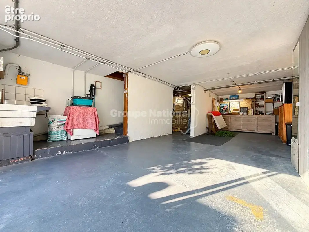 Magnifique maison entièrement rénovée avec extérieur et grand garage ! - photo 11