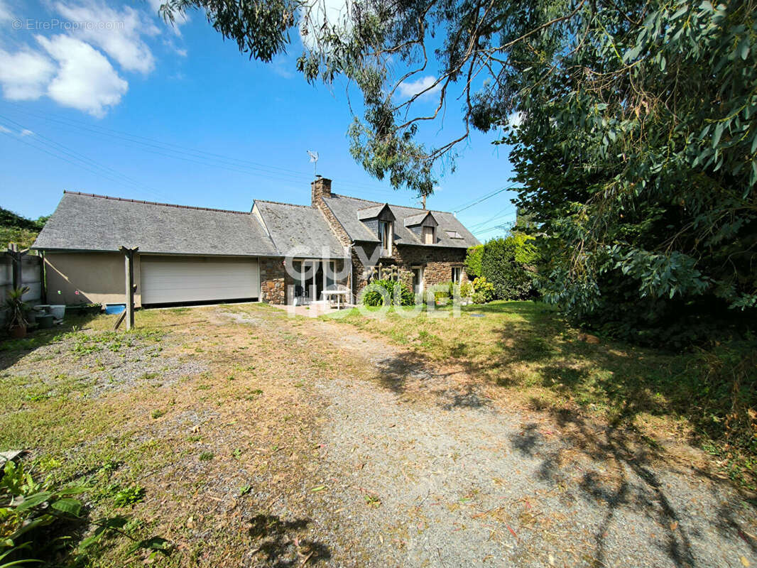 Maison à SAINT-GUINOUX