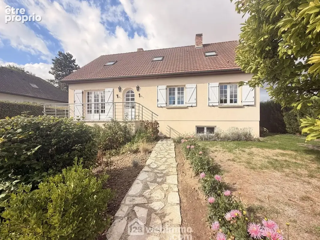D'une surface habitable de 160 m²