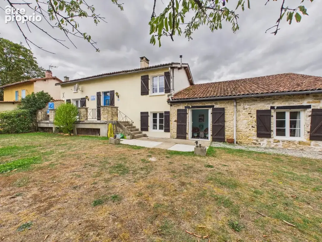 Photo Maison à Pleuville au prix de 246 100€