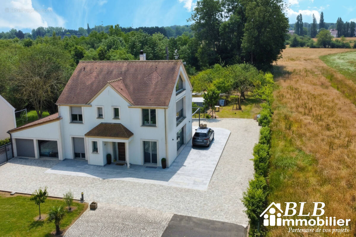 Maison à LE PERRAY-EN-YVELINES