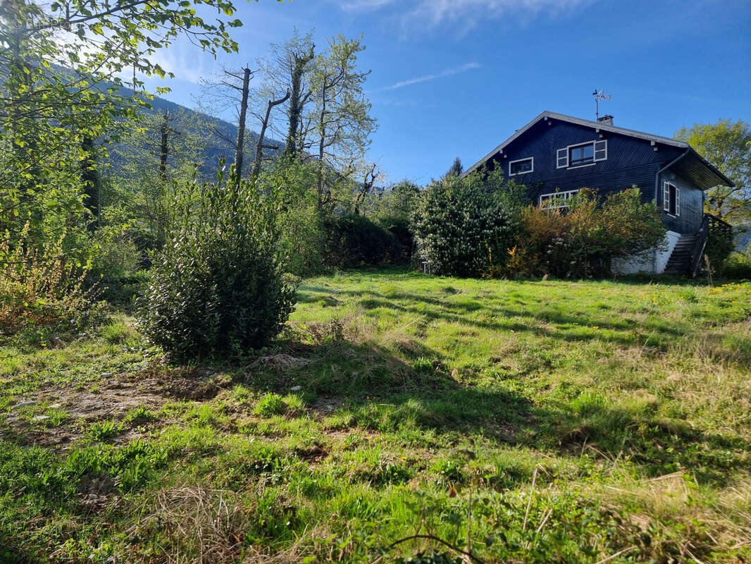 Terrain à VAULNAVEYS-LE-HAUT