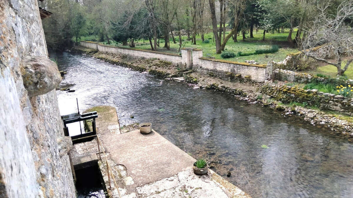 TERRASSE - Maison à VERTEUIL-SUR-CHARENTE