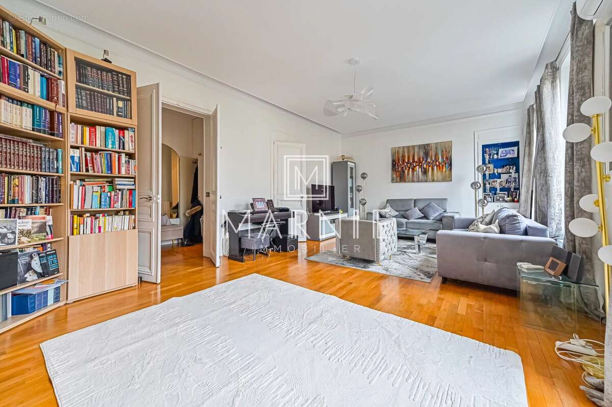 Appartement à PARIS-17E