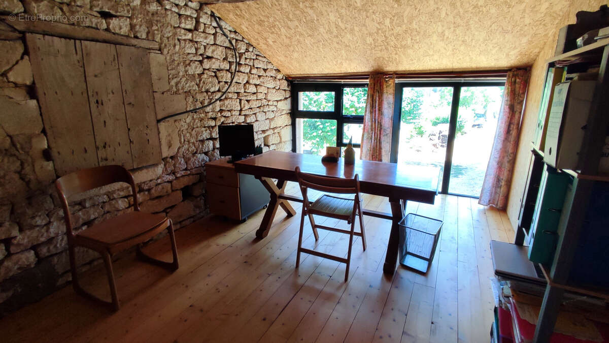 Charentaise de 220 m2, 5 chambres, dépendance, possibilité de gîte ou espace pro   Port-d'Envaux - photo 14