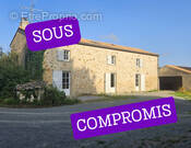 Maison à BEAULIEU-SOUS-LA-ROCHE
