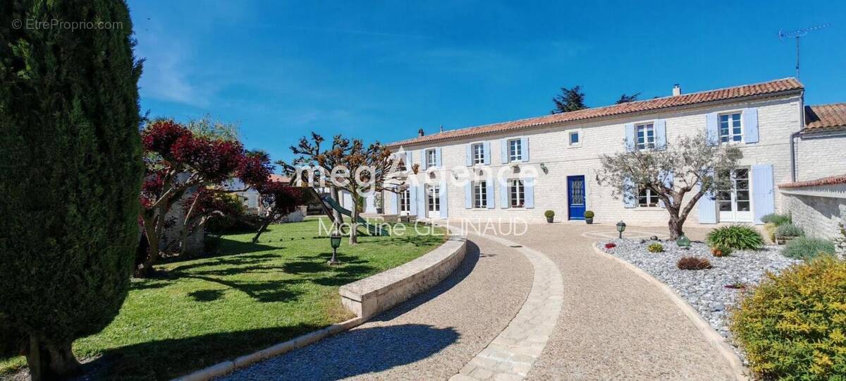 Maison à SAINTES