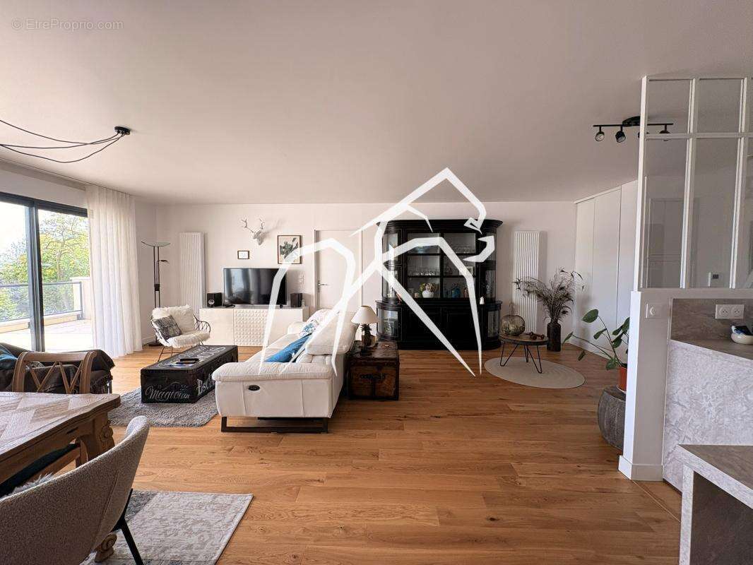 Appartement à MONT-SAINT-AIGNAN