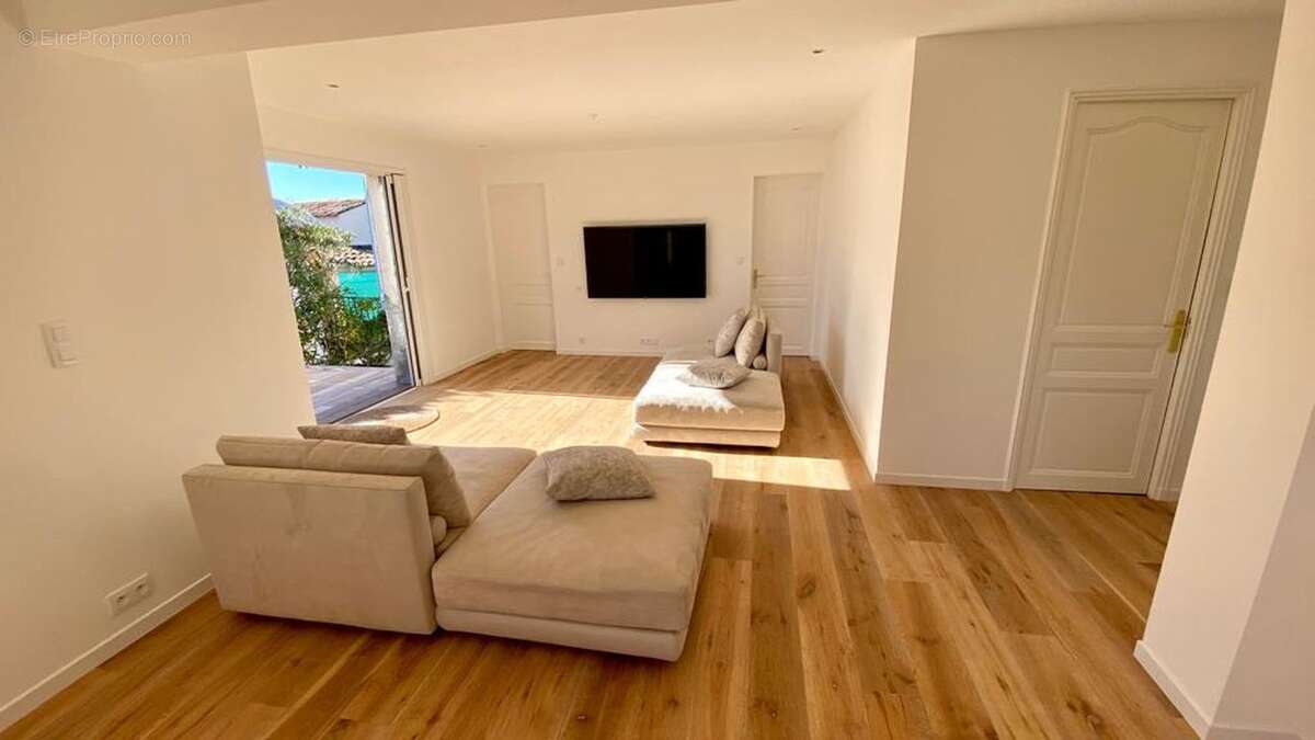 Maison à LES ISSAMBRES