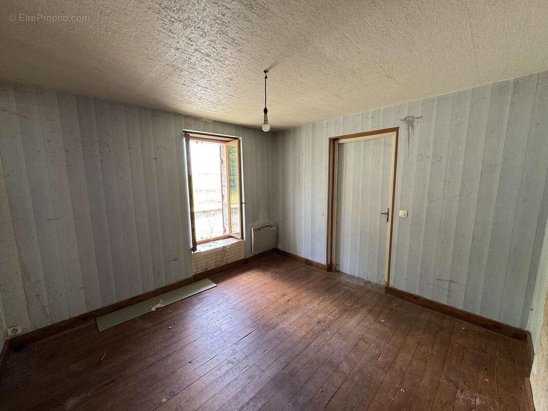 Maison 120 m² à Salles-De-Barbezieux  - photo 11