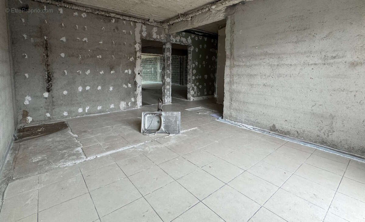 Commerce à ONET-LE-CHATEAU