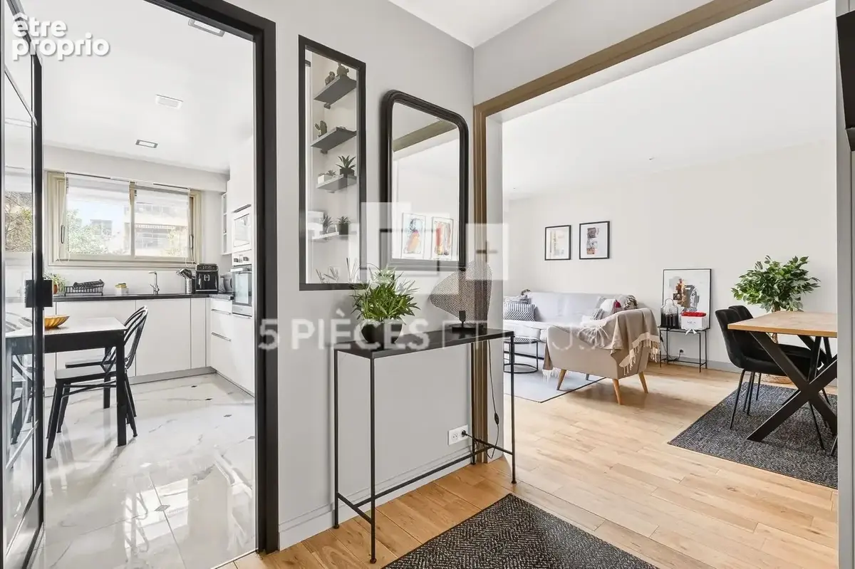 Rare - appartement rénové avec balcon, cave et parking - photo 1