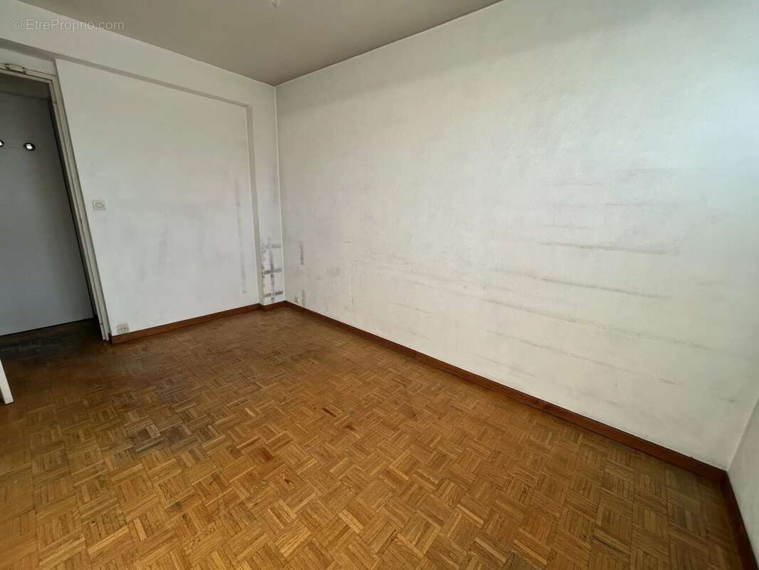 Appartement à MARSEILLE-4E