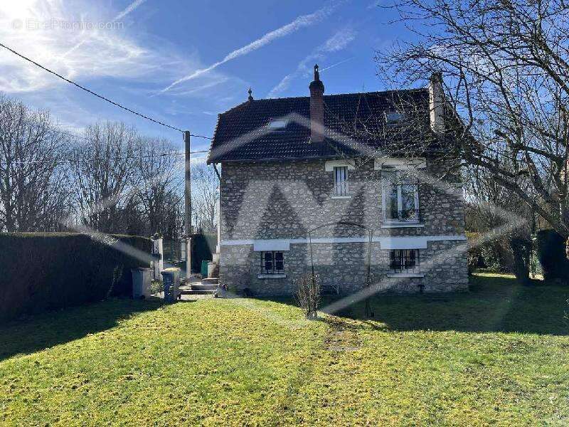Maison à COMBS-LA-VILLE