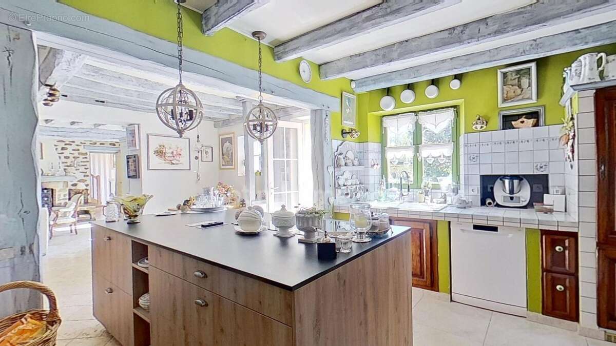 SAINT SIMEON - Longère de 11 pièces avec 2 piscines et 6 chambres sur 8700 m² - photo 6