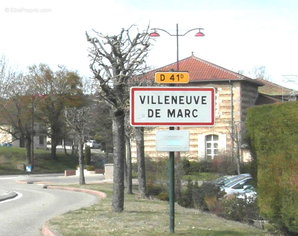 Terrain à VILLENEUVE-DE-MARC